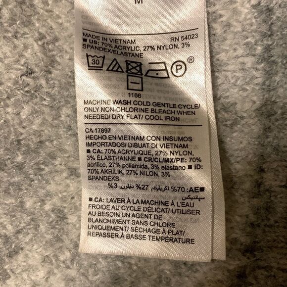 Old Navy size medium gray and white sweater. 70% acrylic very soft - Picture 4 of 5